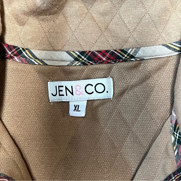 Jen & Co. long sleeve quilt pattern top. - Picture 6 of 8